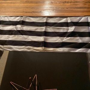 Black and white table runner